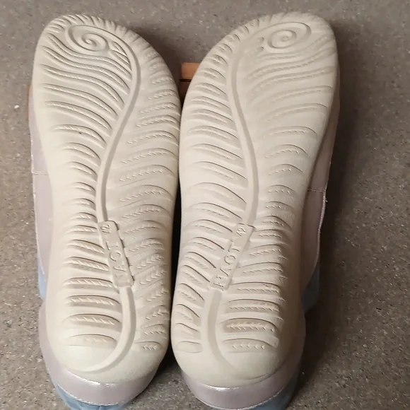 NAOT Kumara Feathery Blue Nubuck Stardust lace up shoes - Picture 4 of 11